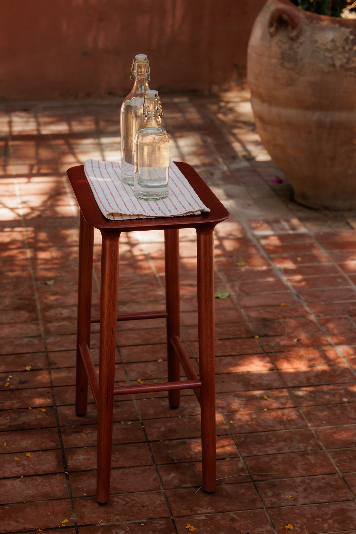 Esna - counter stool