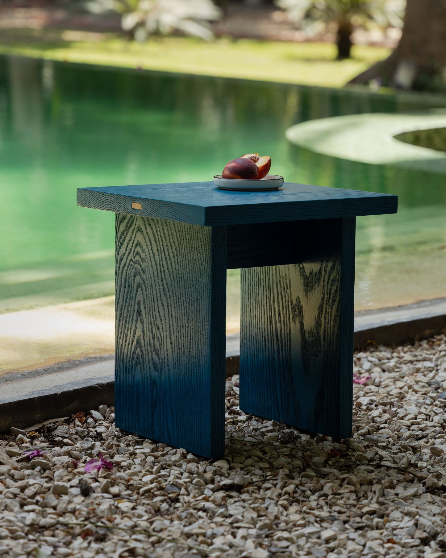 Float – side table