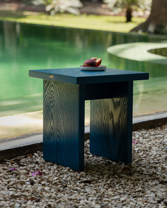 Float – side table