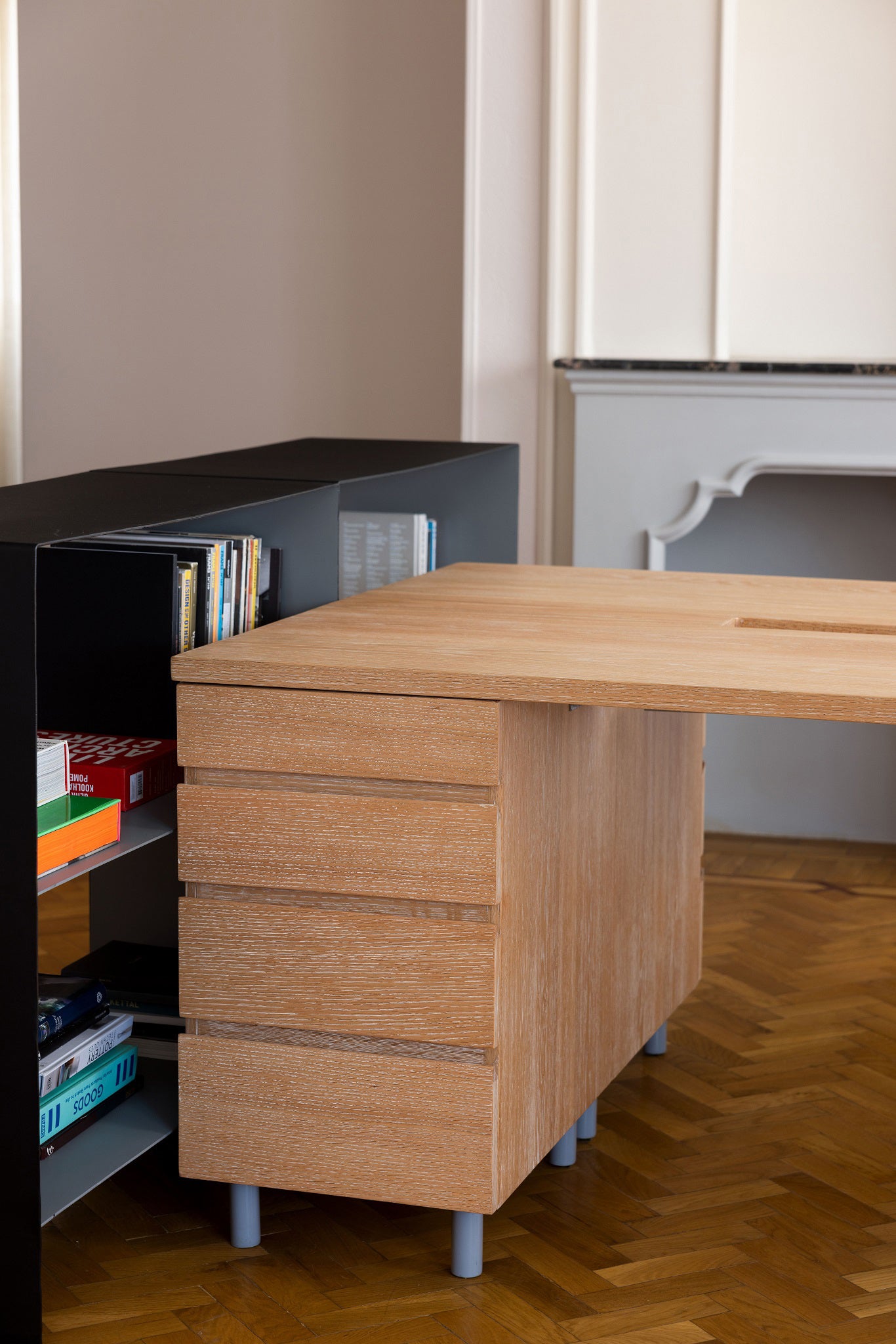 Brace – office desk