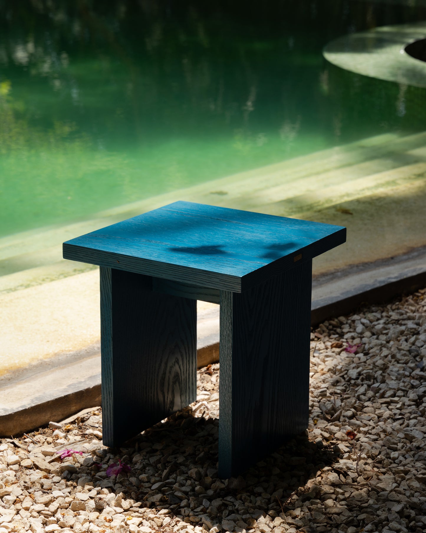 Float – side table